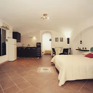 https://la-grotta-di-partenope.hotels-amalfi.com